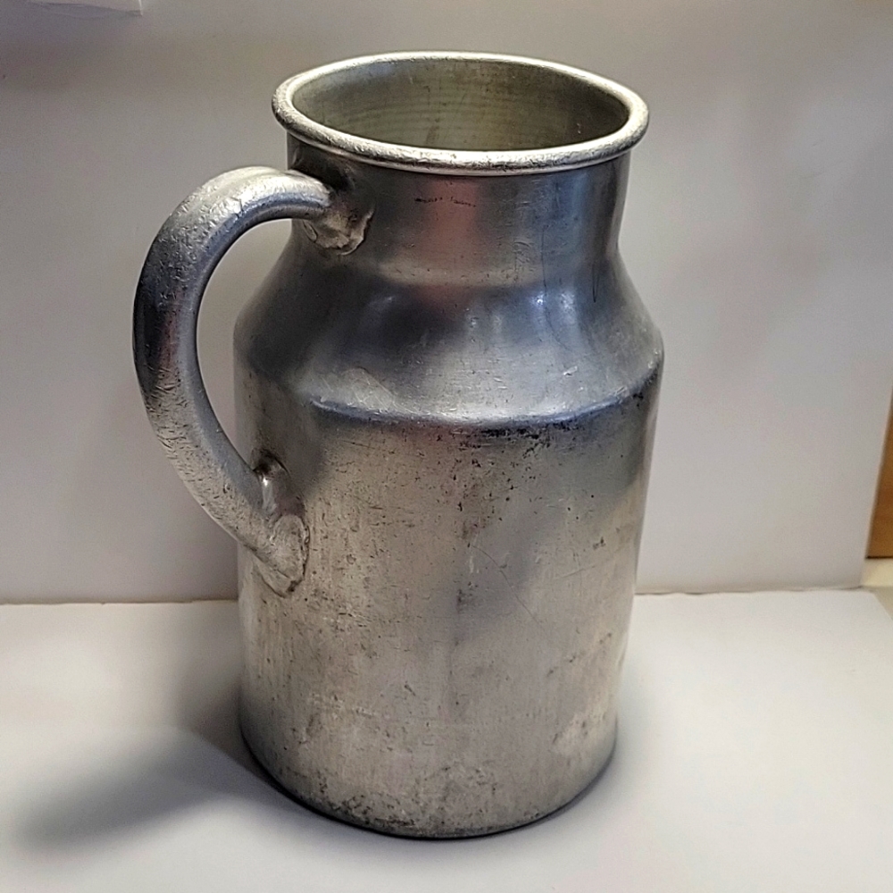 Vintage Wear-Ever 1 gallon aluminum milk can